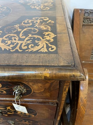 Lot 94 - A William & Mary walnut and marquetry chest of drawers