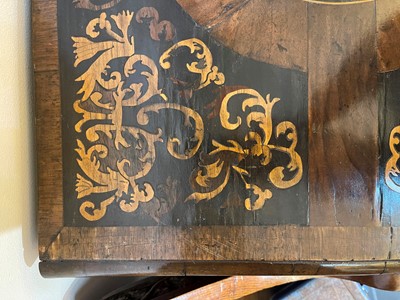 Lot 94 - A William & Mary walnut and marquetry chest of drawers