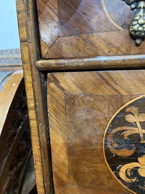 Lot 94 - A William & Mary walnut and marquetry chest of drawers