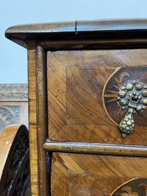 Lot 94 - A William & Mary walnut and marquetry chest of drawers