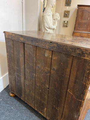 Lot 94 - A William & Mary walnut and marquetry chest of drawers