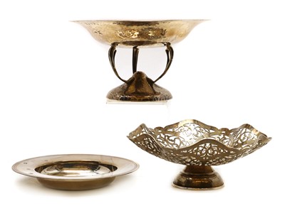 Lot 17 - An Arts and Crafts pedestal dish