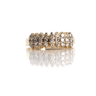 Lot 1076 - A modern diamond three row ring