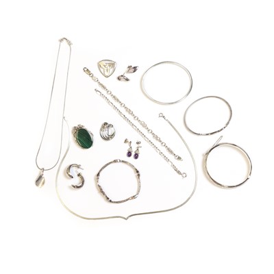 Lot 1360 - A collection of silver jewellery