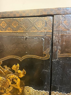 Lot 478 - A Nanban export black-lacquered cabinet