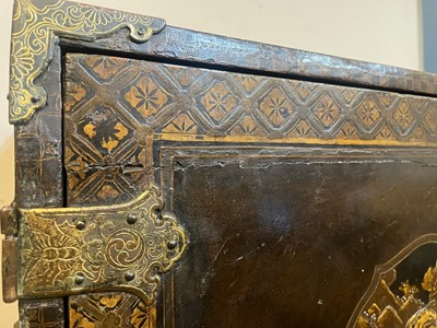 Lot 478 - A Nanban export black-lacquered cabinet