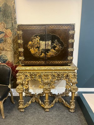 Lot 478 - A Nanban export black-lacquered cabinet