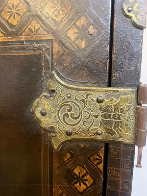 Lot 478 - A Nanban export black-lacquered cabinet