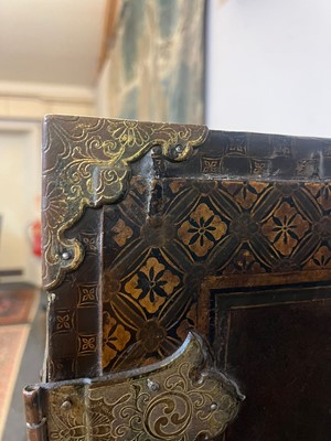 Lot 478 - A Nanban export black-lacquered cabinet
