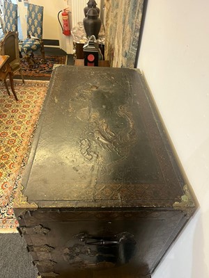 Lot 478 - A Nanban export black-lacquered cabinet