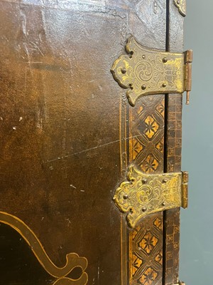 Lot 478 - A Nanban export black-lacquered cabinet