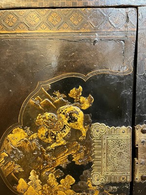 Lot 478 - A Nanban export black-lacquered cabinet