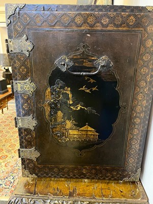 Lot 478 - A Nanban export black-lacquered cabinet