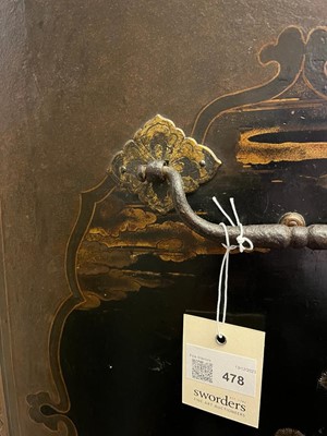 Lot 478 - A Nanban export black-lacquered cabinet