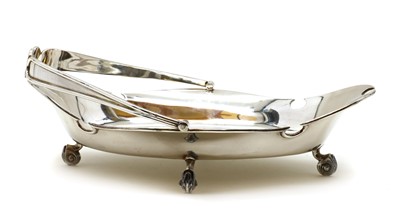 Lot 21 - A silver dish