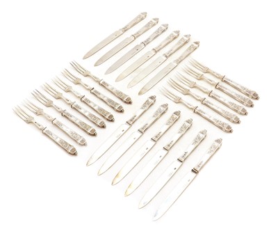 Lot 8 - A set of fruit knives and forks