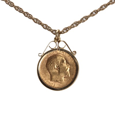 Lot 1395 - A 1908 half sovereign pendant and chain
