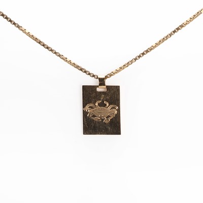 Lot 1398 - A gold bar pendant and chain