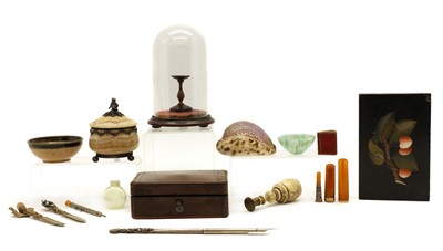 Lot 204 - A group of collectables