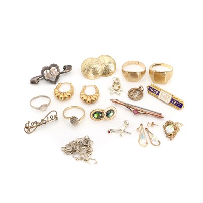 Lot 1342 - A collection of gold and silver jewellery