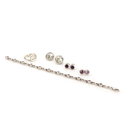 Lot 1358 - A small collection of sterling silver jewellery, by Catherine Best