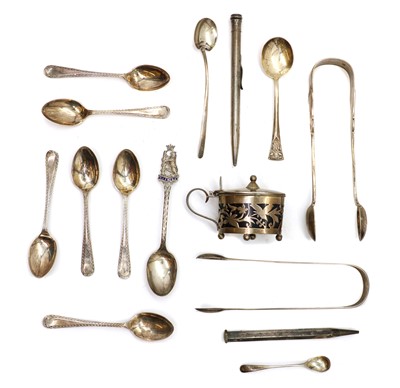 Lot 37 - A collection of silver items