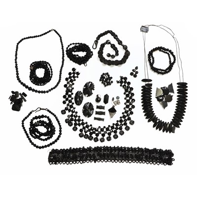 Lot 1598 - A quantity of jet jewellery