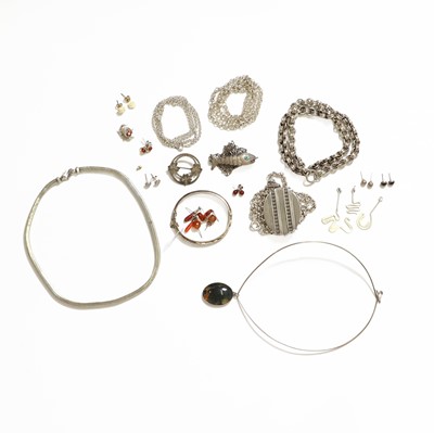 Lot 1366 - A collection of silver jewellery
