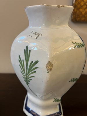 Lot 118 - A delftware tin-glazed earthenware garniture