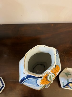 Lot 118 - A delftware tin-glazed earthenware garniture