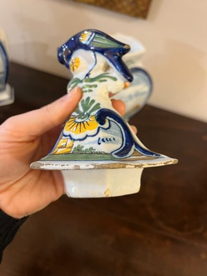 Lot 118 - A delftware tin-glazed earthenware garniture