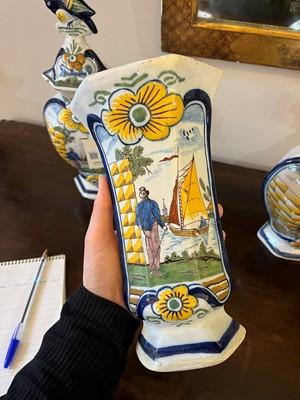 Lot 118 - A delftware tin-glazed earthenware garniture