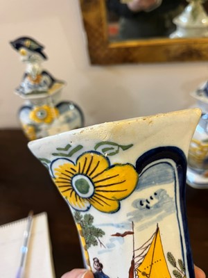 Lot 118 - A delftware tin-glazed earthenware garniture
