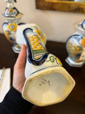 Lot 118 - A delftware tin-glazed earthenware garniture