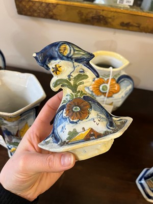 Lot 118 - A delftware tin-glazed earthenware garniture