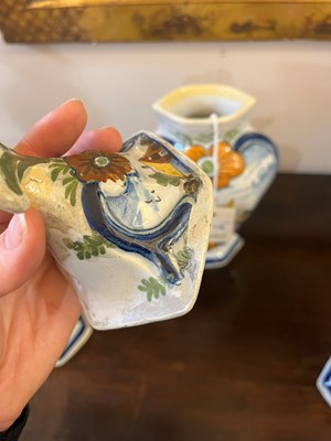 Lot 118 - A delftware tin-glazed earthenware garniture