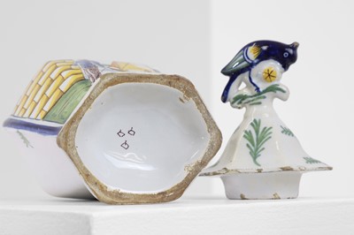 Lot 118 - A delftware tin-glazed earthenware garniture