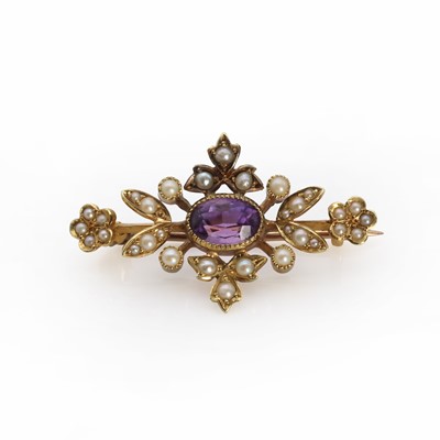 Lot 1020 - A gold amethyst and split pearl bar brooch