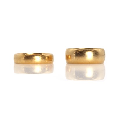 Lot 1252 - Two 22ct gold bands