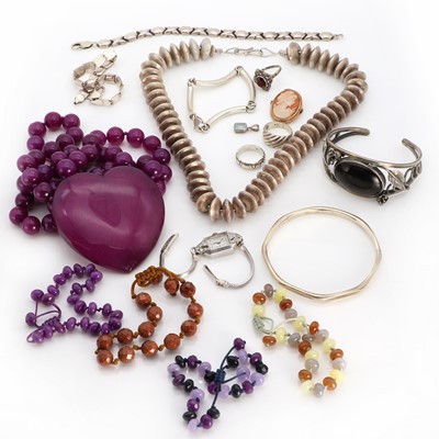 Lot 1367 - A collection of silver jewellery