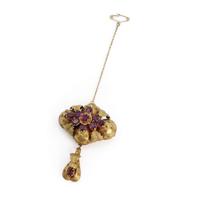 Lot 1007 - A Victorian almandine garnet brooch, c.1860