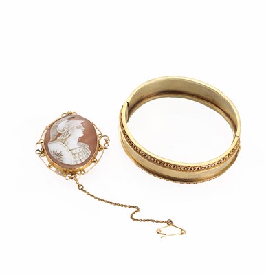Lot 1270 - A gold hinged bangle