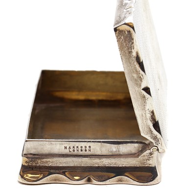 Lot 25 - A silver snuff box