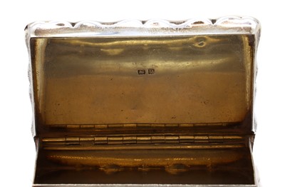 Lot 25 - A silver snuff box