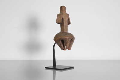 Lot 270 - An abstract woodcarving