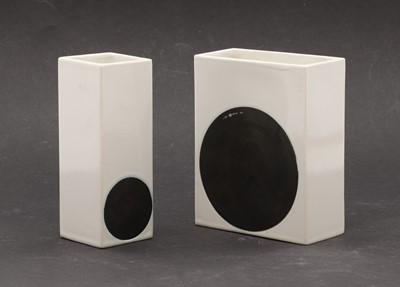Lot 73 - A pair of Troika vases