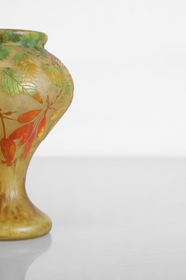 Lot 113 - A Daum cameo glass vase