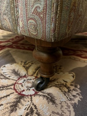 Lot 127 - A pair of Kingcome 'Windsor' armchairs