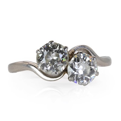 Lot 62 - A platinum and diamond Toi Et Moi ring, c.1930