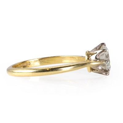 Lot 99 - An 18ct gold diamond single stone ring